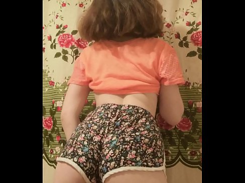 ❤️ دختر جوان سکسی که شورتش را جلوی دوربین در می آورد ☑ ویدیو سکس در fa.pornovore.ru ❤